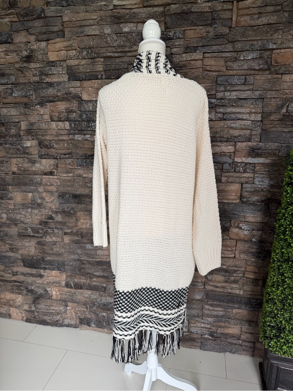 H&M White and Black Open-Knit cardigan - Picture 7 of 10